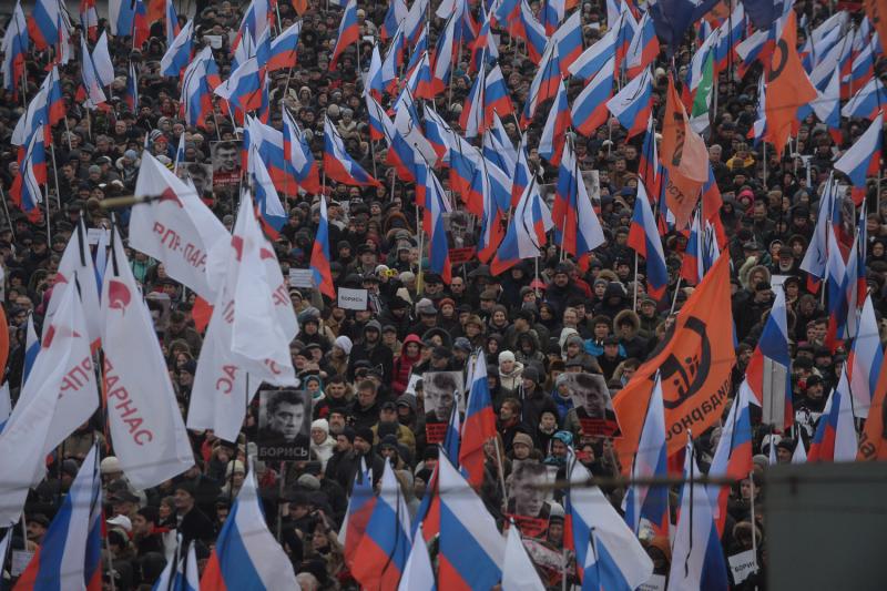МВД: В марше памяти Немцова в столице участвуют около 8 тыс человек