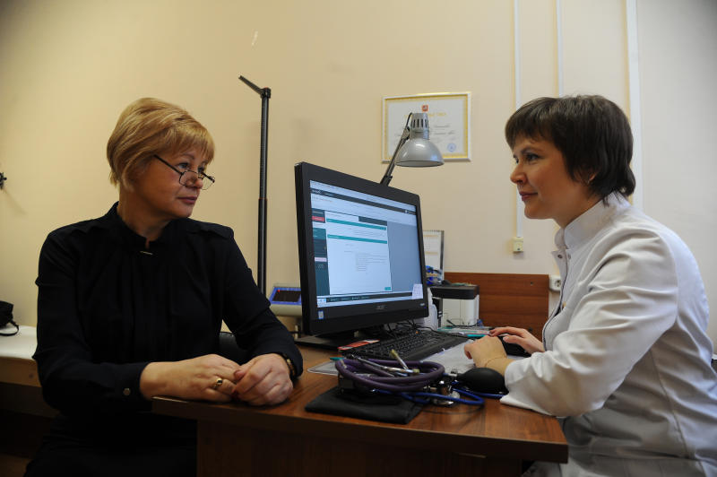 Более 260 тыс москвичей оформили электронную медицинскую карту