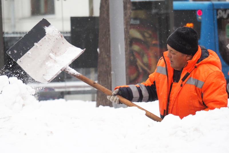 Территории платных парковок очистили от снега в районе Замоскворечье