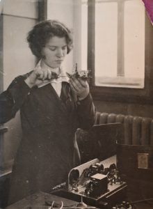 1934 год. Антонина Карповна работала на Центральном телеграфе, там она и познакомилась со своим будущим супругом. Фото из личного архива