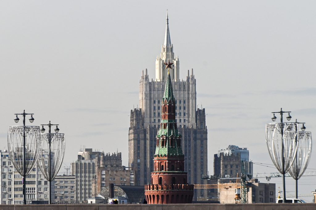 Московские синоптики пообещали 10 градусов и ветер в пятницу