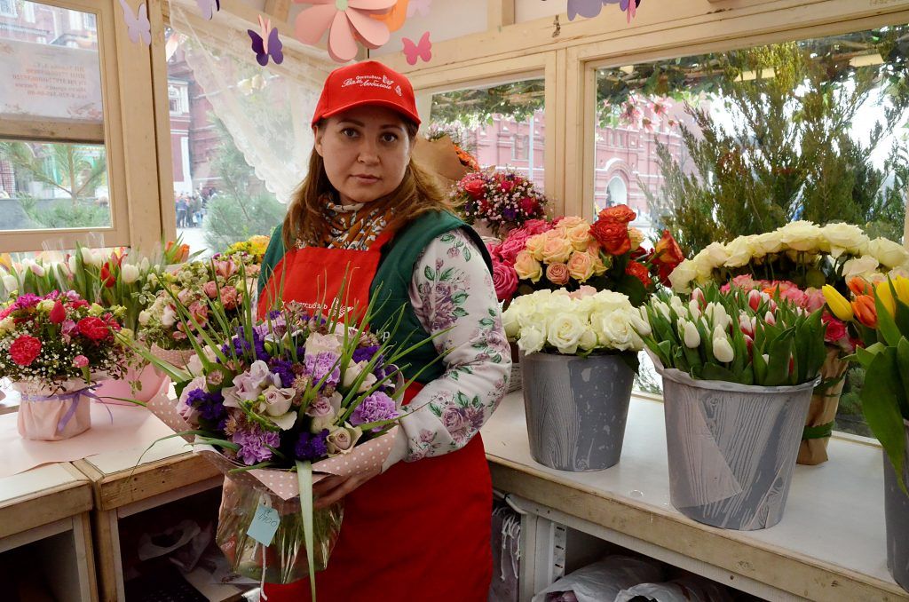 Алена Скрябина переквалифицировалась на флориста и теперь предана своей профессии вот уже 17 лет. Фото: Анна Быкова