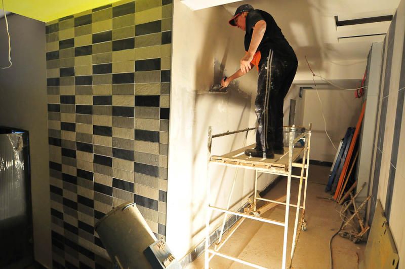 Ремонтные работы в квартире ветерана выполнят к концу весны 2020 года в Басманном районе. Фото: Александр Казаков, «Вечерняя Москва»