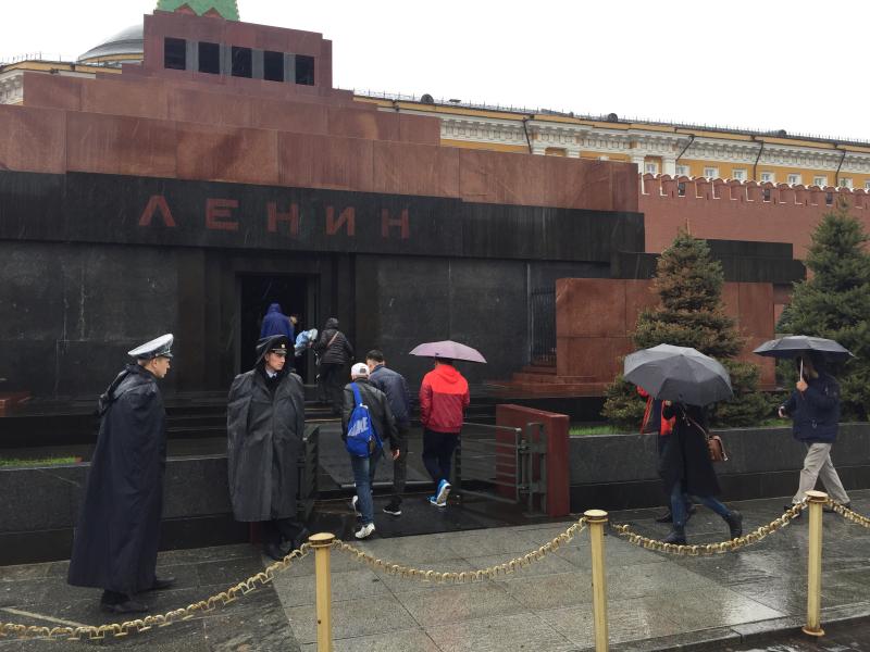 Доступ к Мавзолею Ленина и некрополю у Кремлевской стены временно приостановили