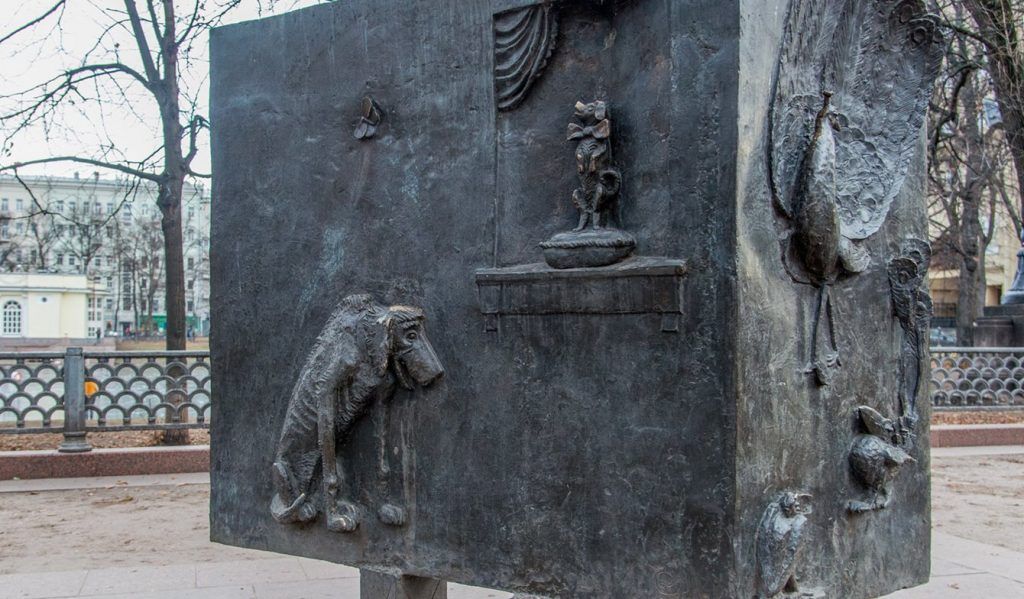 Памятник Ивану Крылову на Патриарших прудах отреставрируют