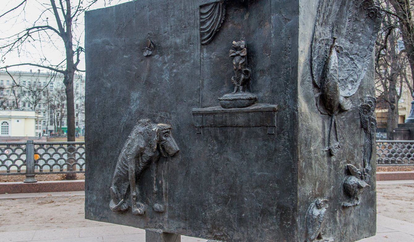 Памятник Ивану  Крылову на Патриарших прудах отреставрируют. Фото: сайт мэра Москвы