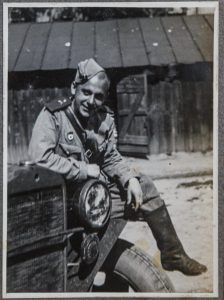  1945 год. Гвардии рядовой Суров на подступах к Праге. Фото: из личного архива 