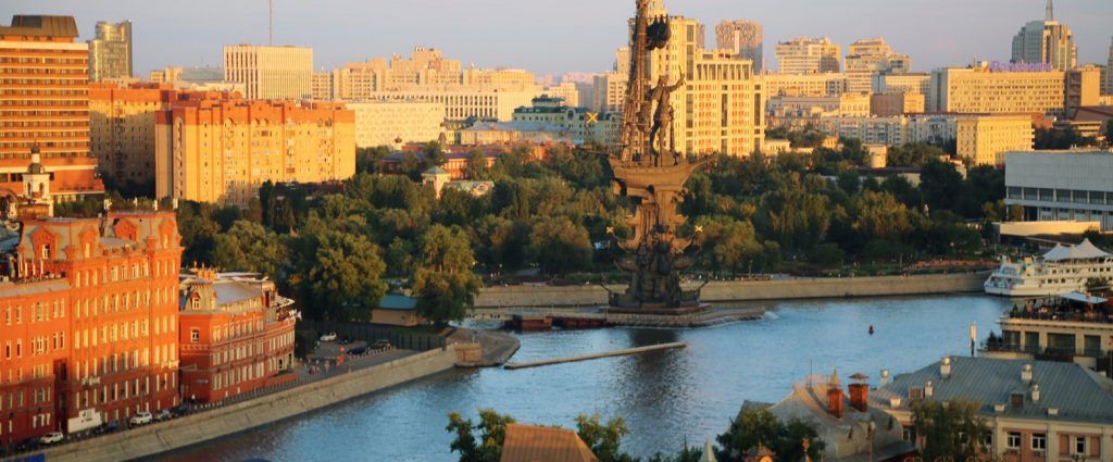 Работы по благоустройству выполнили на набережной в районе Якиманка. Фото: сайт мэра Москвы