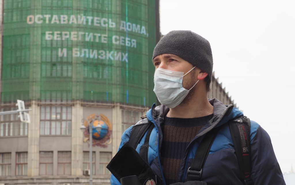 Первые постановления о штрафах выписали нарушителям карантина в Москве. Фото: Антон Гедо, «Вечерняя Москва»