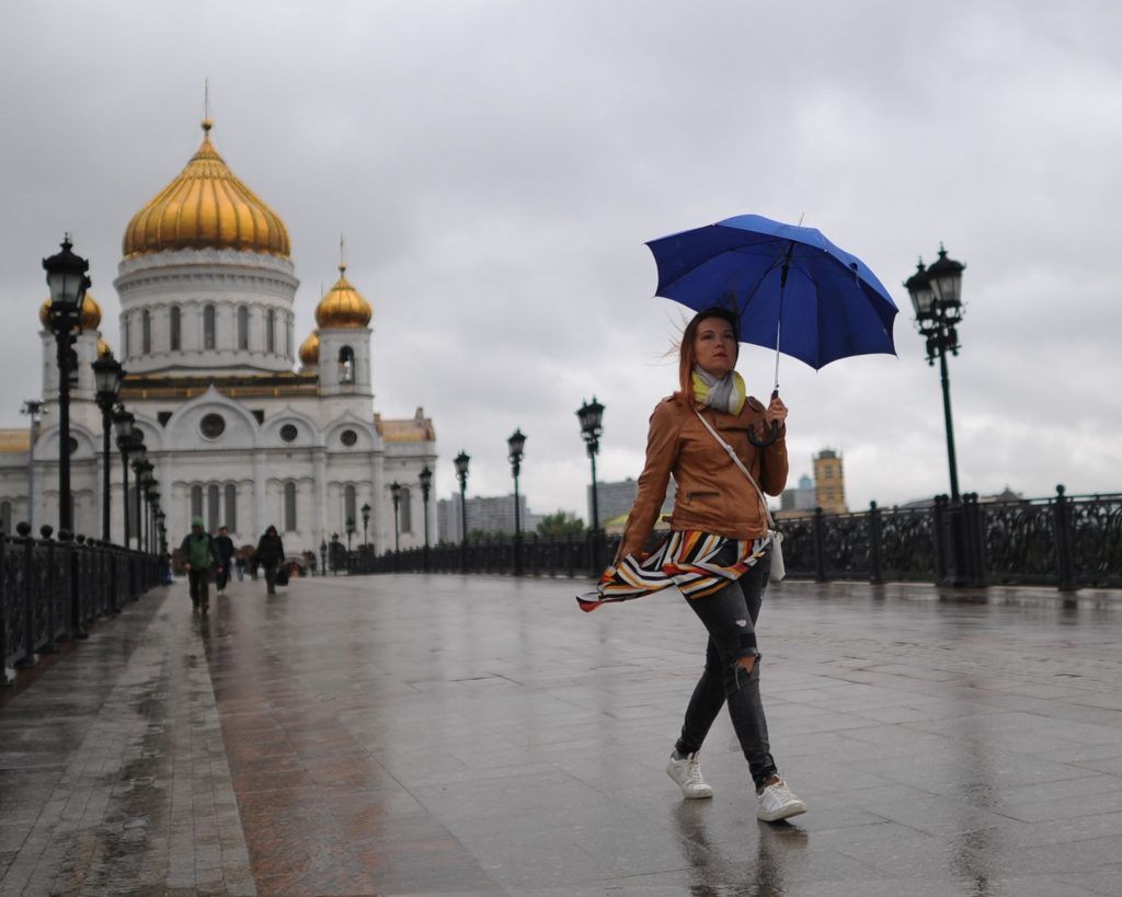 Москву ждут теплые выходные с дождем