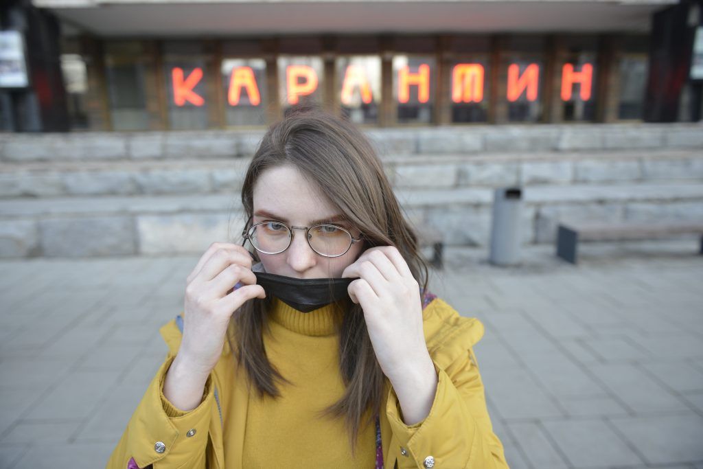 Медицинские маски станут продавать в метро Москвы