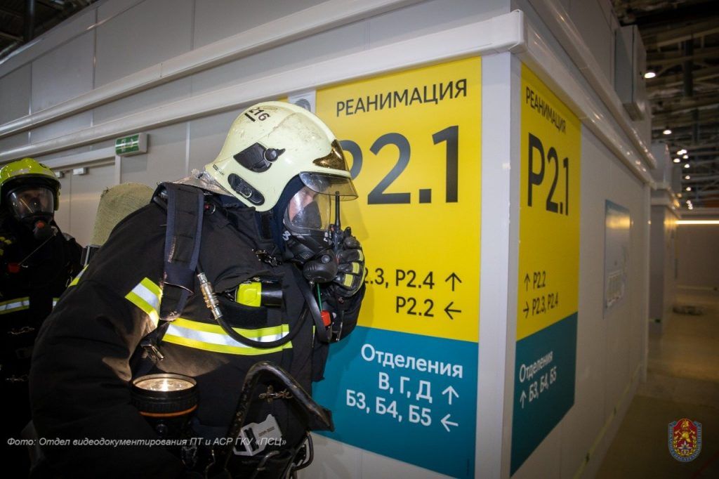 Московские пожарные отрабатывают взаимодействие с медперсоналом новых больниц