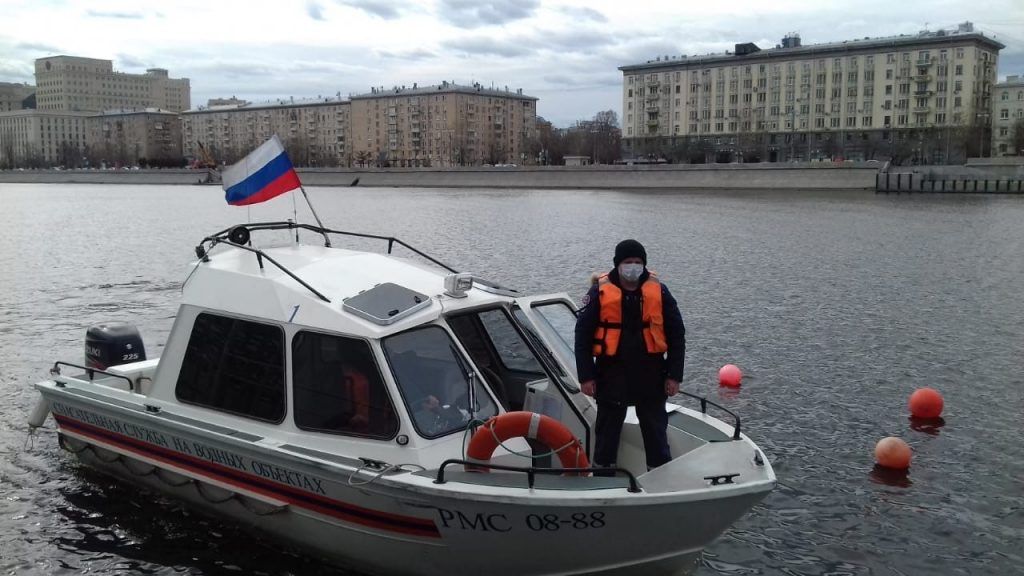 В выходные спасатели выловили нарушительницу из Москва-реки