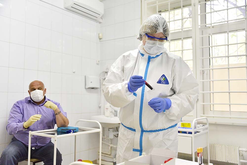 Менее 800 москвичей заразились коронавирусом за сутки