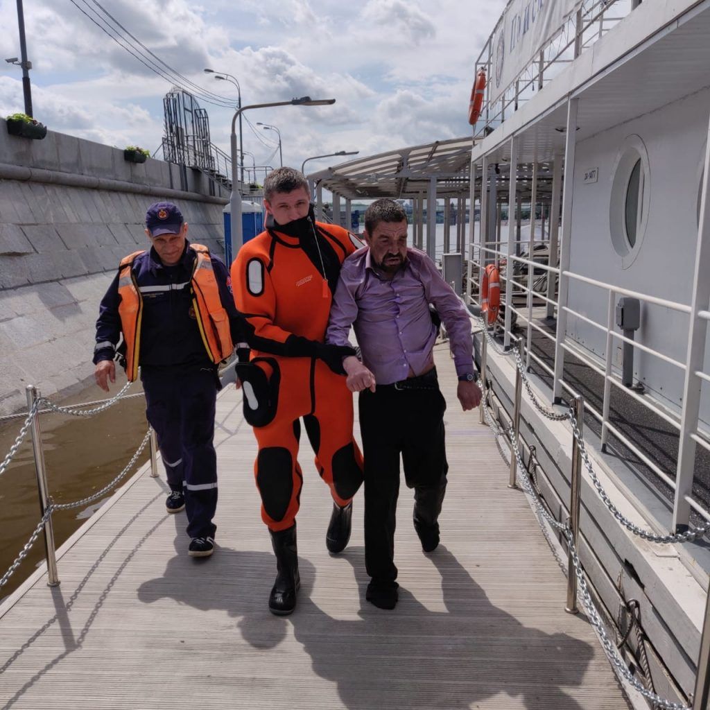 Дежурная смена ПСС «Крымский мост» спасла человека
