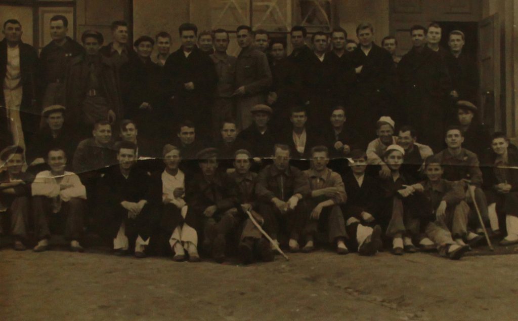 7 октября 1942 года. Леонид Терехин в военном госпитале в поселке Монино с другими бойцами. Фото: из личного архива