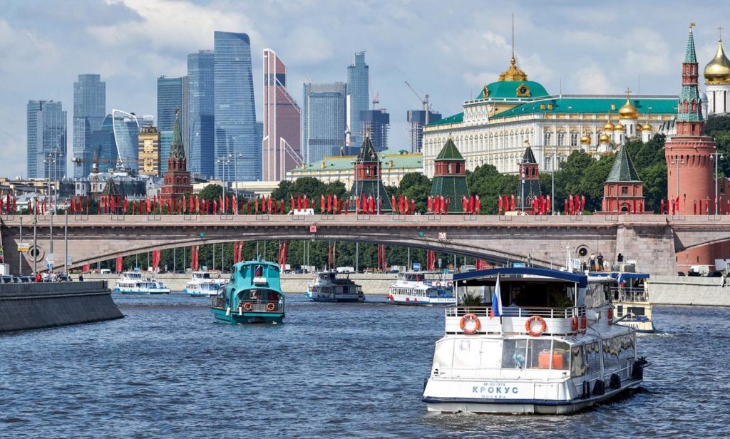 Гранд прогулка по москве реке. Прогулки по Москве-реке речного вокзала. Речные прогулки Москва. Москва река экскурсия.