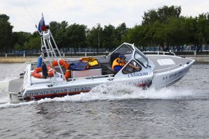 Во время патрулирования акватории сотрудники ПСС «Крымский мост» спасли человека. Фото: ГОЧСиПБ