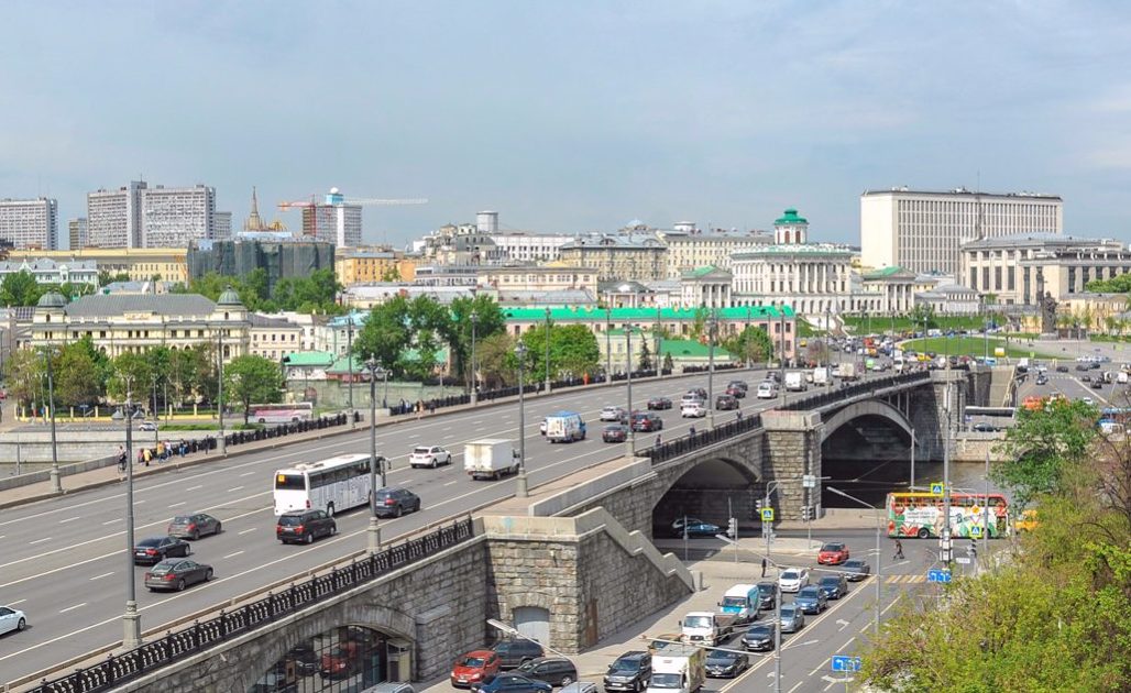 Движение на Большом Каменном мосту ограничили из капитального ремонта. Фото: сайт мэра Москвы