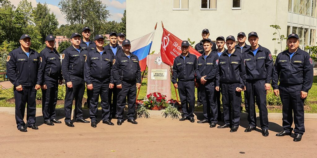 Московские спасатели торжественно открыли сквер 75-летия Победы