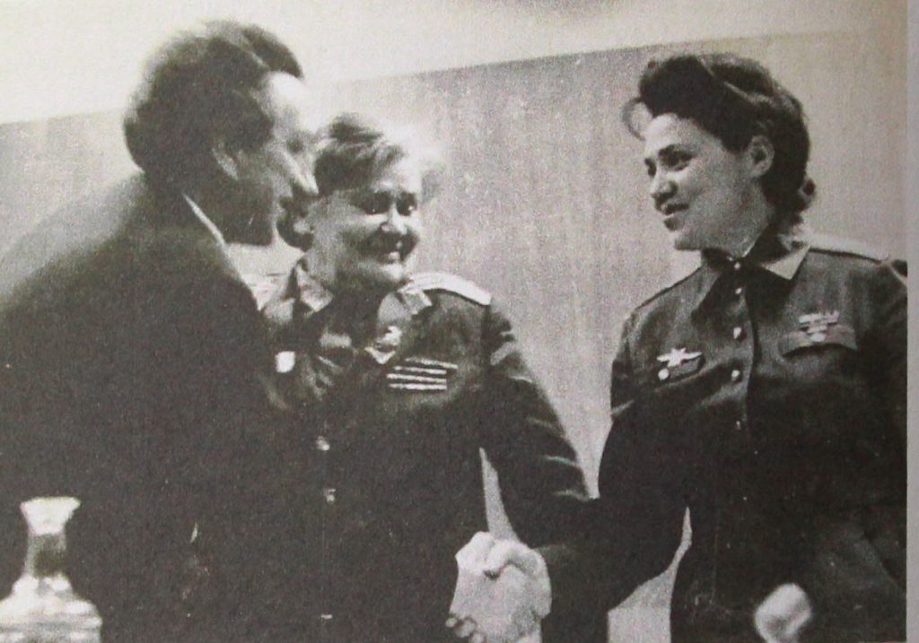 1969 год. Встреча Куклева с летчицей Мариной Попович (4). Фото: из семейного архива
