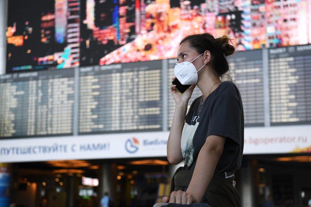 7 августа 2020 года. Пассажирам в аэропортах также рекомендуют использовать защитные маски. Фото: Алексей Майшев/РИАНОВОСТИ