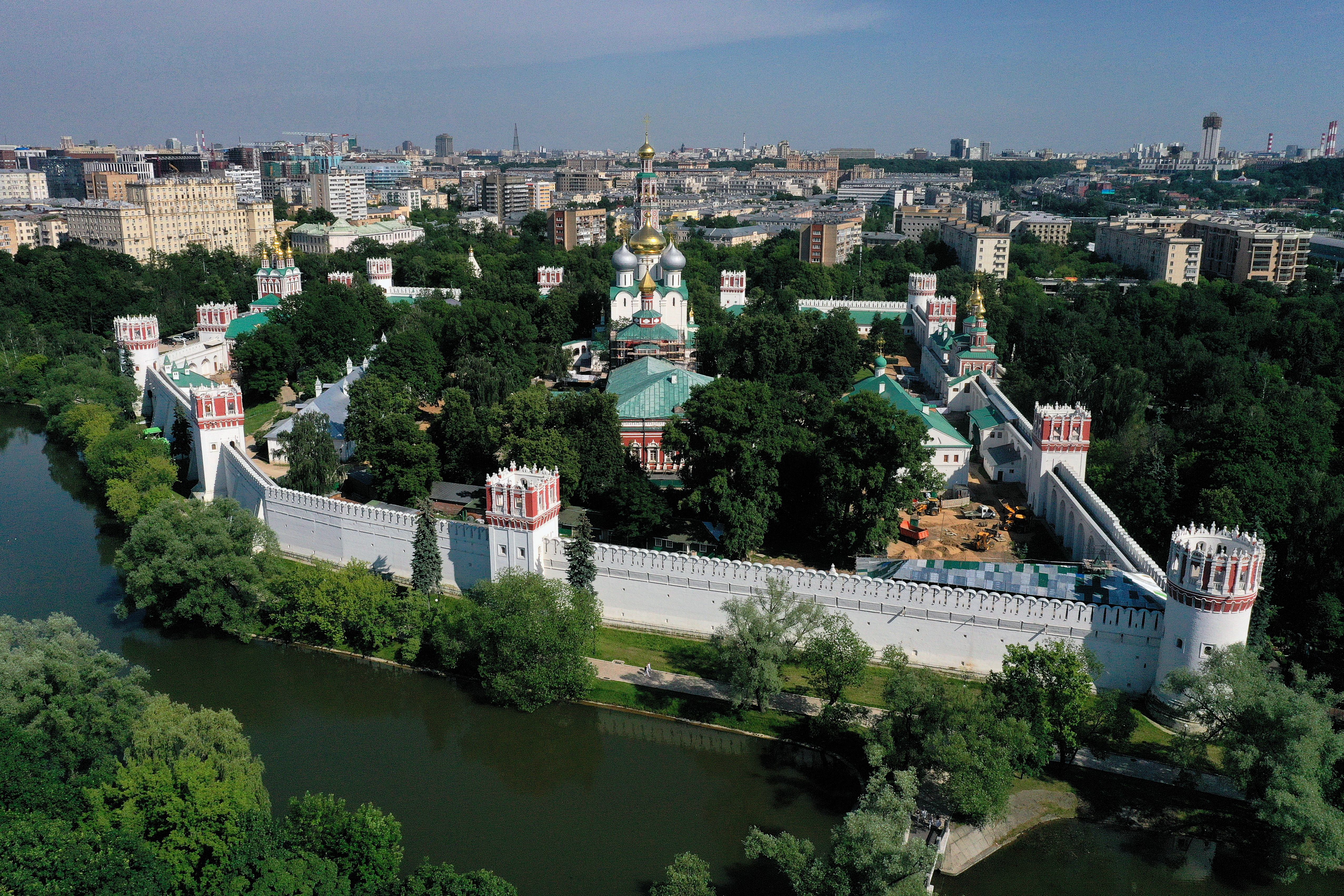 7 июня 2020 года. Вид на Новодевичий монастырь. Фото: Валерий Шарифулин / ТАСС