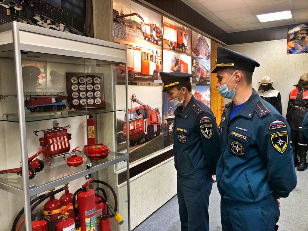 Спасатели постели музей пожарной охраны в рамках 30-летия МЧС России