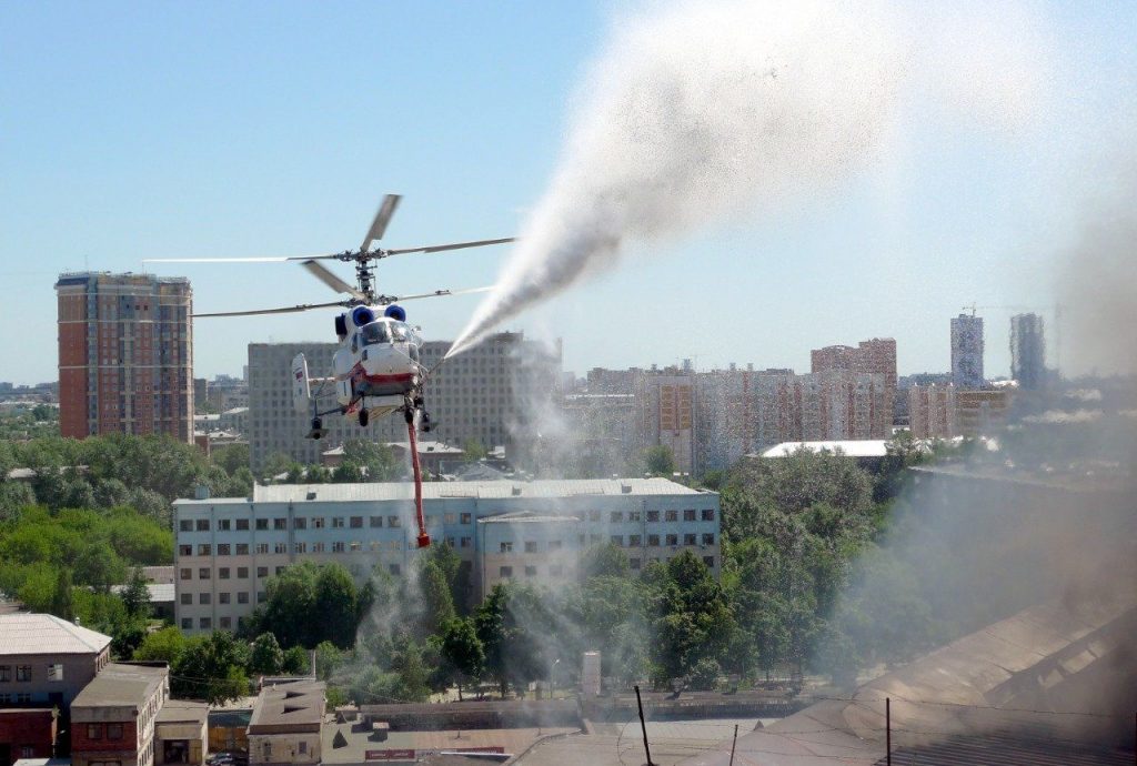 Четыре вертолета Московского авиацентра ежедневно обеспечивают пожарную безопасность столицы
