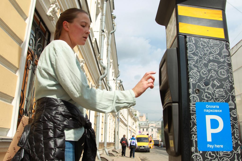 Десятки московских дворов благоустроили благодаря платным парковкам