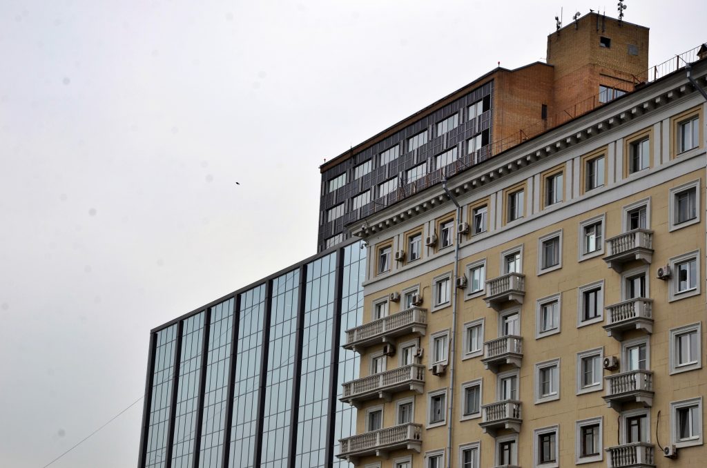 Балконы жилых домов Красносельского района отремонтируют
