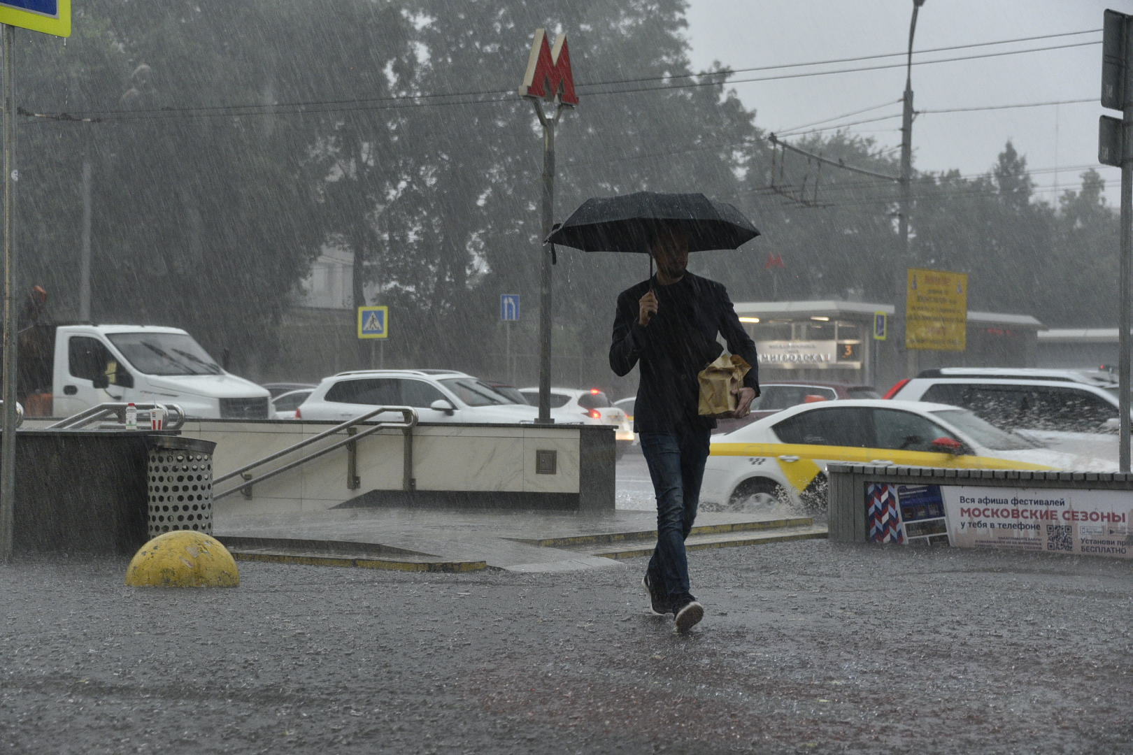 Грозы, дожди и порывистый ветер: МЧС предупредило москвичей об ухудшении погоды в субботу. Фото: Пелагия Замятина, «Вечерняя Москва»