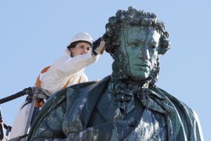 Один из вариантов - памятник Пушкину на Пушкинской площади. Фото: Антон Гердо