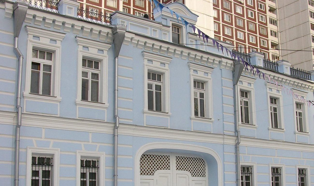 Работы по капитальному ремонту в жилом здании планируют завершить в ноябре 2020 года. Фото: сайт мэра Москвы
