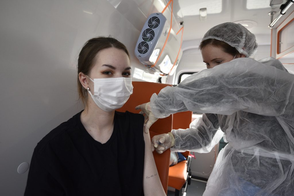 Москва закроет мобильные пункты вакцинации от гриппа в субботу
