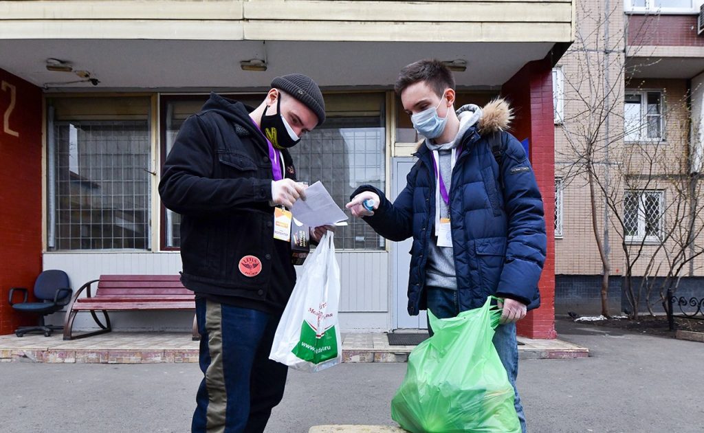 Активисты Молодежной палаты Пресненского района оказали помощь москвичам в условиях пандемии. Фото: сайт мэра Москвы