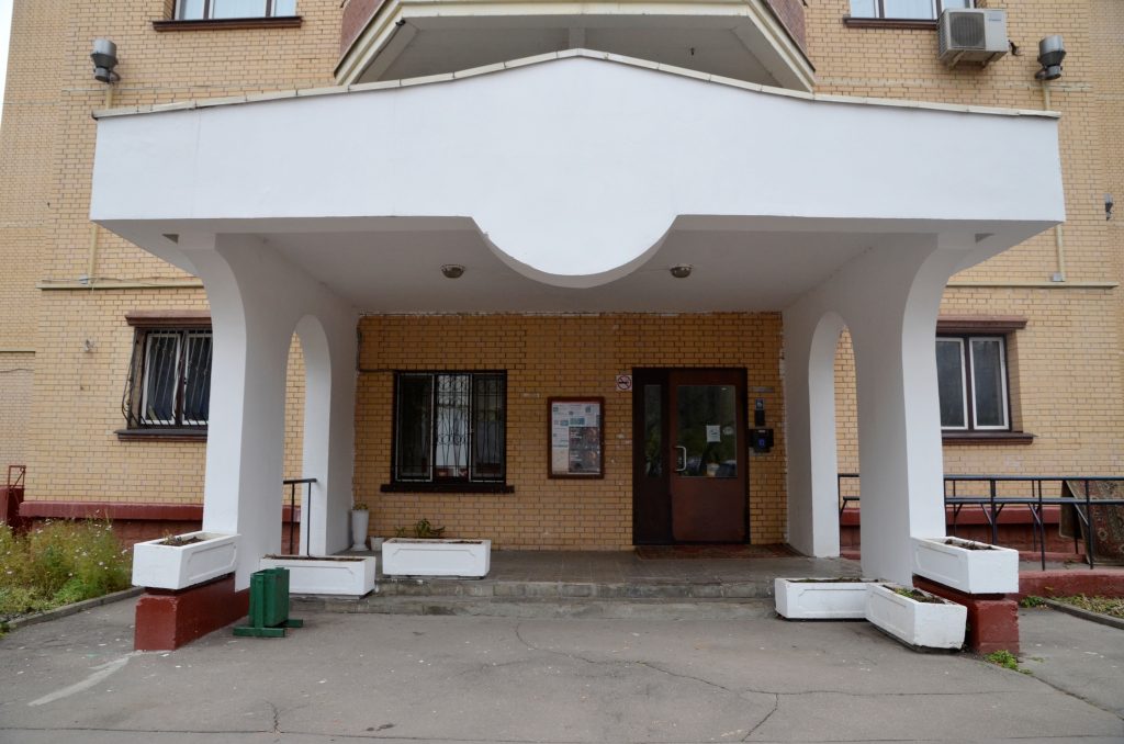Подъезды жилых домов в районе Якиманка отремонтируют к середине ноября