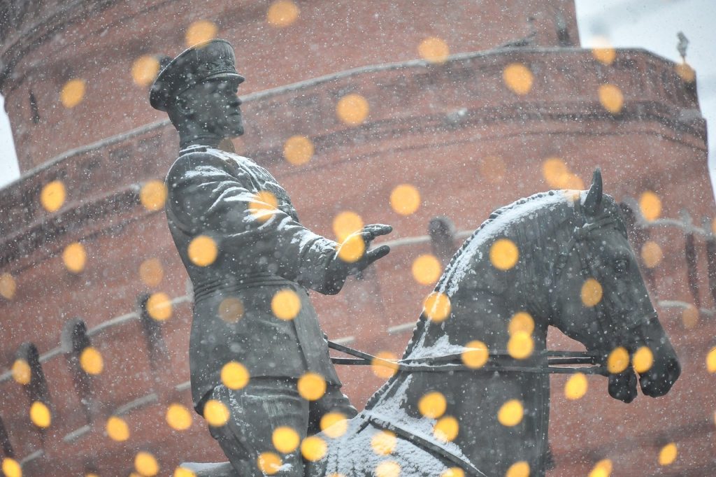 Синоптики: 15-градусный мороз обрушится на Москву к Новому году