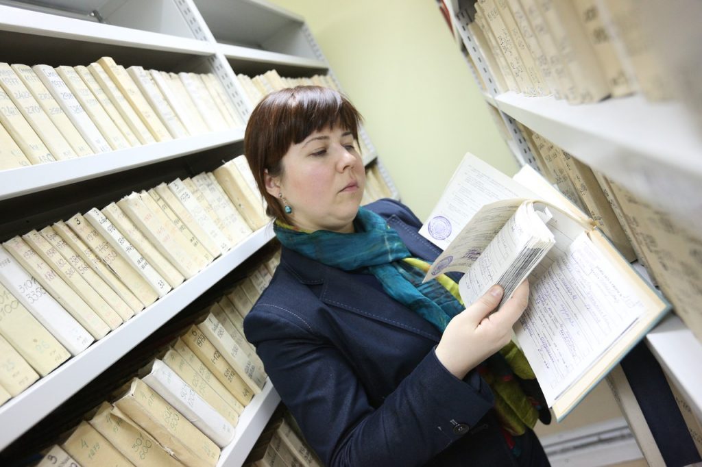 ЗАГСы Москвы оцифровали самый большой в России архив