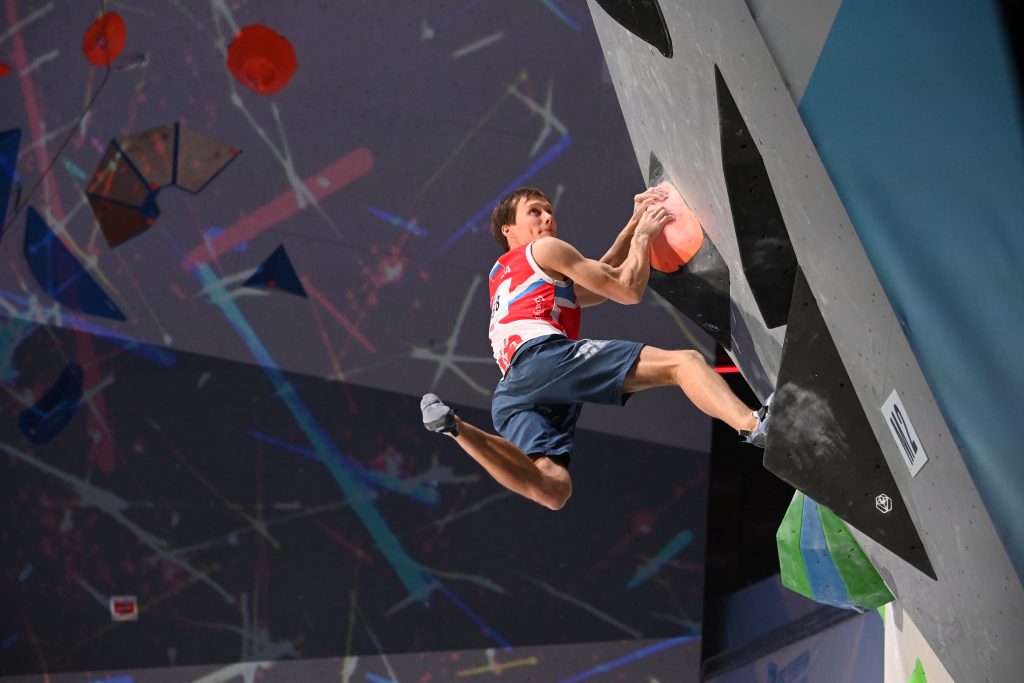 Фотофакт: спортсмен Алексей Рубцов выиграл соревнования в дисциплине «боулдеринг» на чемпионате Европы