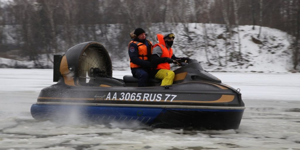 Водные спасатели прошли дополнительную подготовку для управления судами в зимнее время