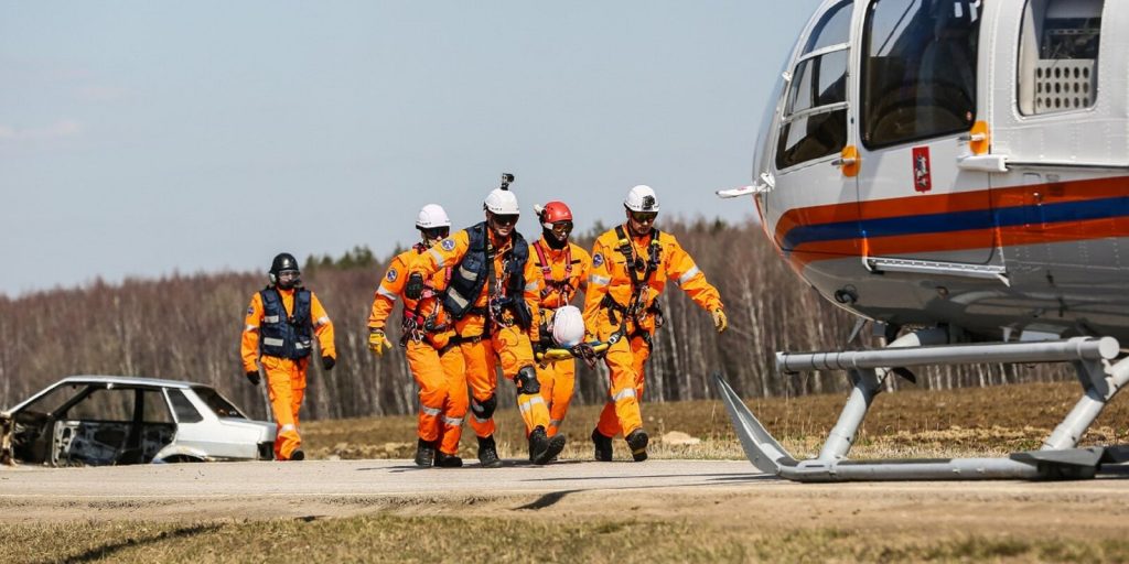 Московские спасатели и пожарные отмечают профессиональный праздник