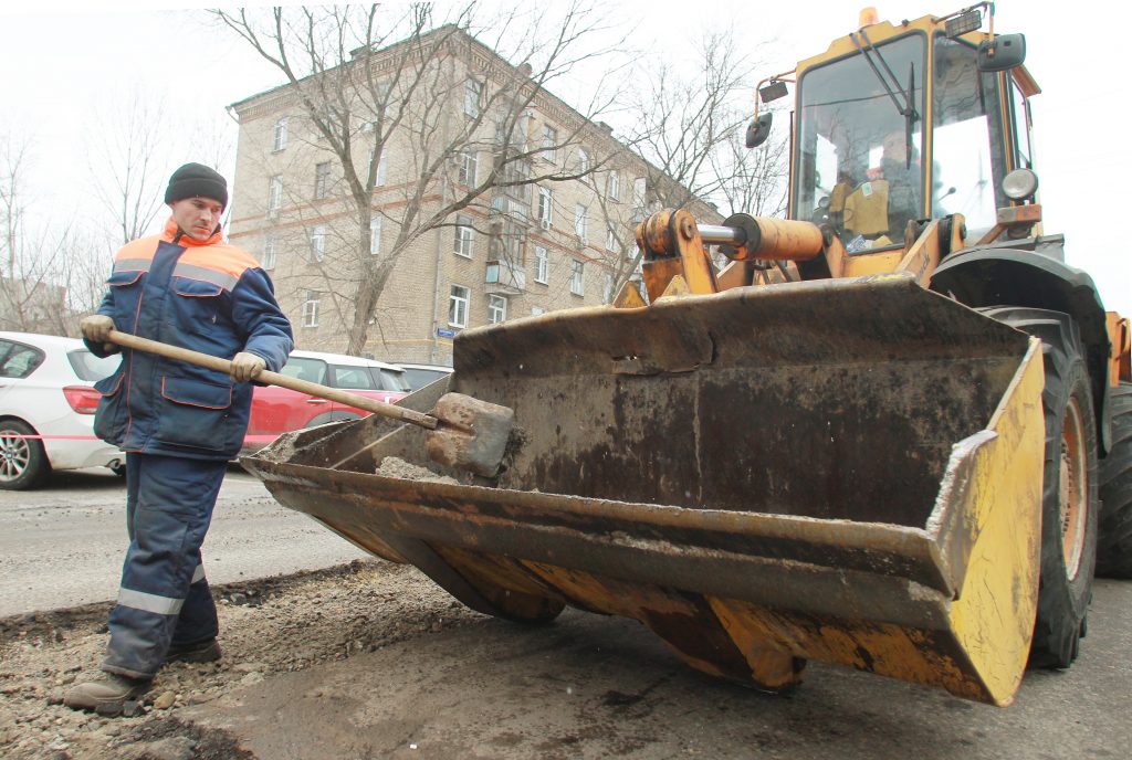 Дороги отремонтировали по нескольким адресам в Красносельском районе