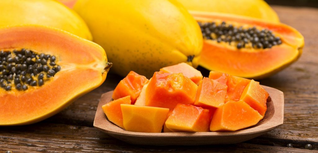 Сладкие и полезные: плоды папайи созрели в «Аптекарском огороде»