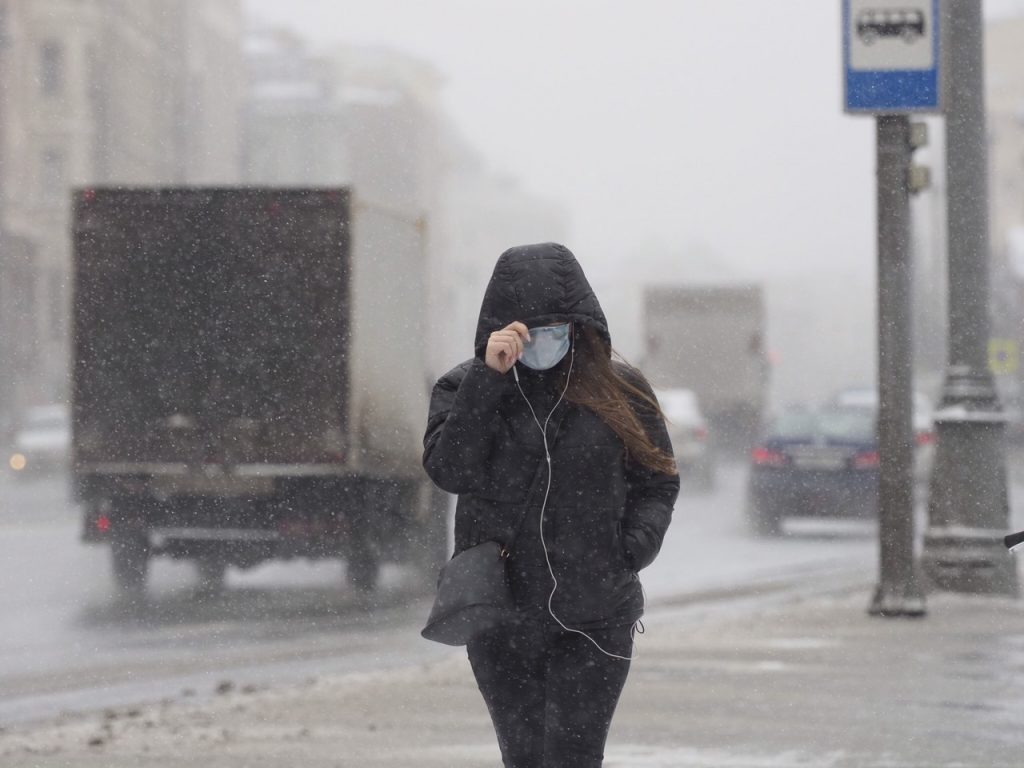 Шесть градусов мороза и снег ждут Москву в четверг
