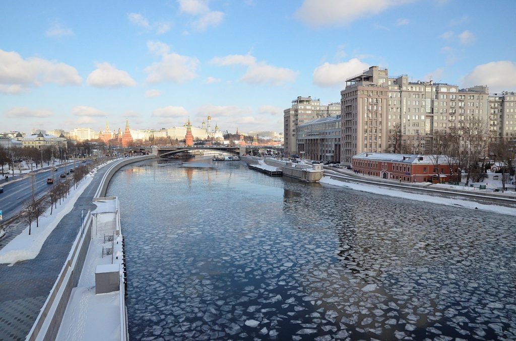 Москвичам пообещали холодную среду с небольшим снегом
