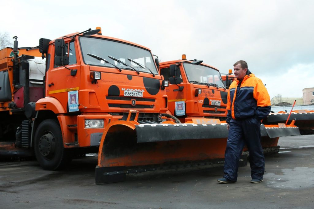 Сотрудники «Автодора» обеспечат транзит грузовиков через ЦКАД во время снегопада
