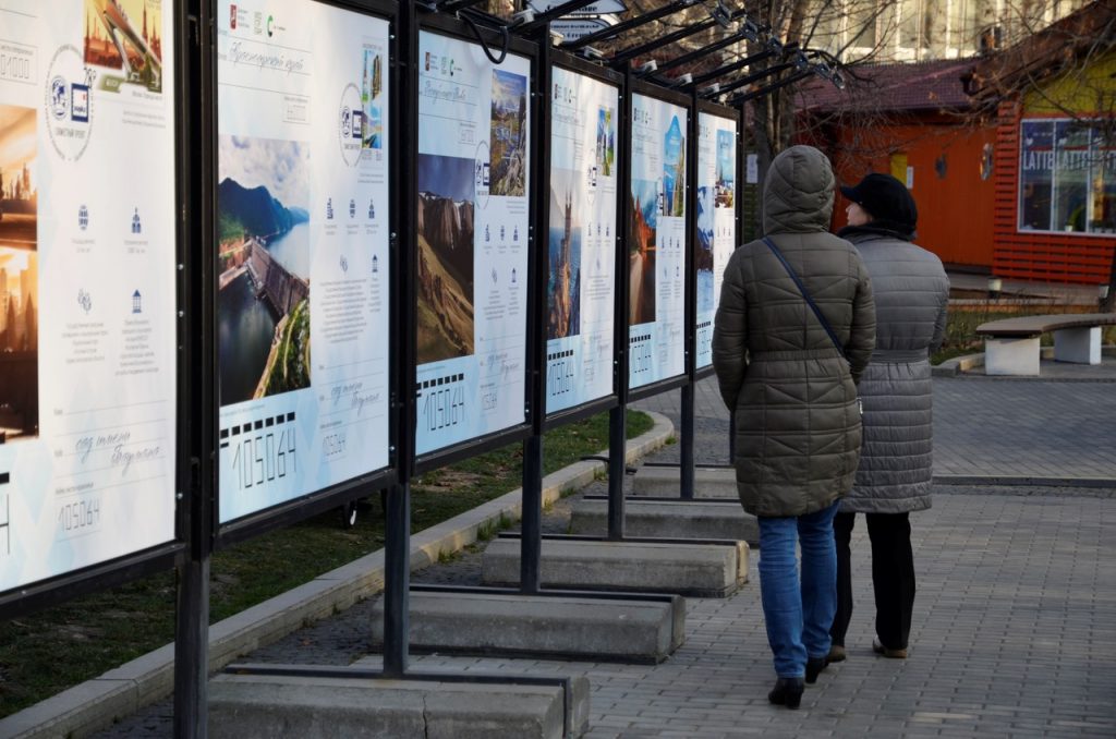 Бесплатную фотовыставку в центре Москвы посвятили благотворителям