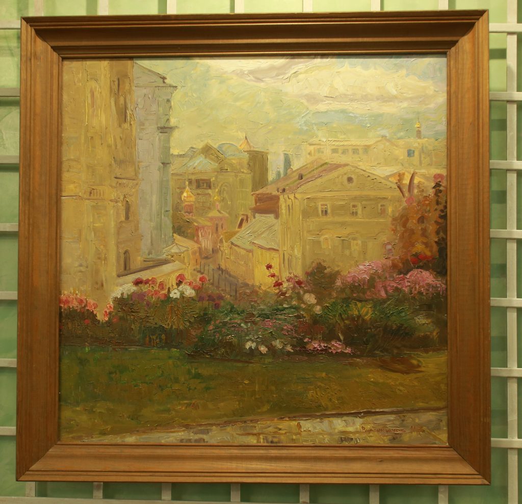  На его картинах запечатлены места в городе: цветы у храма Святого Владимира 