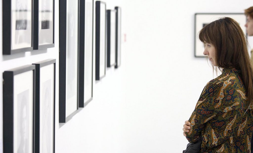 Выставка художника Романа Резницкого открылась в галерее ГУМ RED-LINE